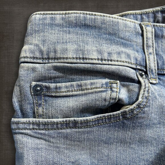 Torrid Size 22 R High Rise 90's Straight Leg Light Wash Jeans NWT - Picture 4 of 13